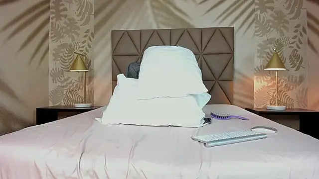 Scarleett_22's Live XXX Chat