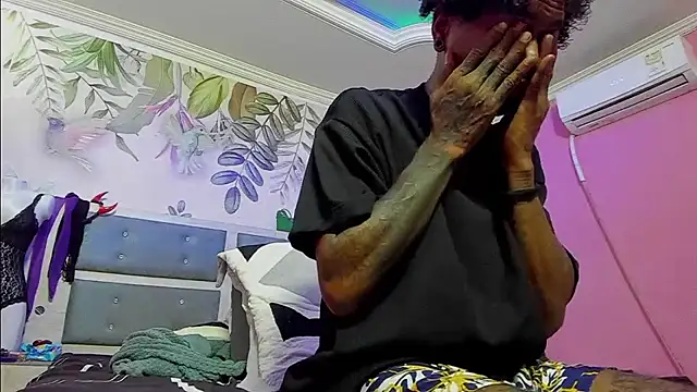 bigblackhotx1's Live XXX Chat