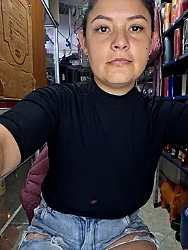 NiidiaのライブXXXチャット