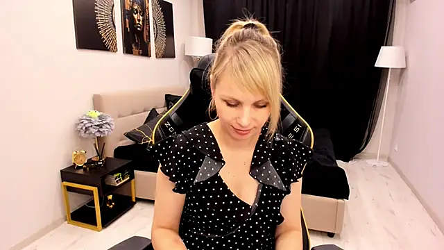 LindaSandy_1's Live XXX Chat