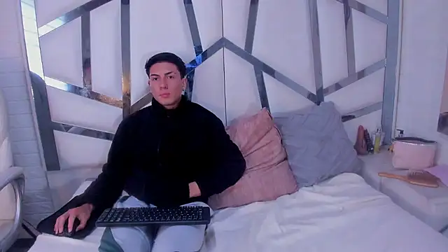 ScarlettAndLucas' Live XXX Chat