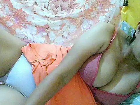 Nhicole4you: онлайн-секс-чат