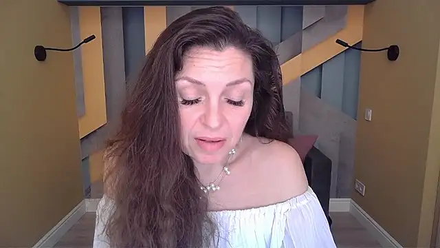 EllaLongのライブXXXチャット