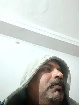 vardh033 即時 XXX 聊天