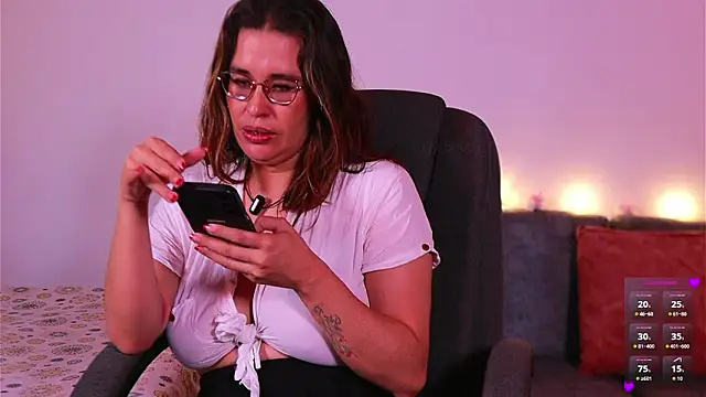 kathieandpovcock1's Live XXX Chat