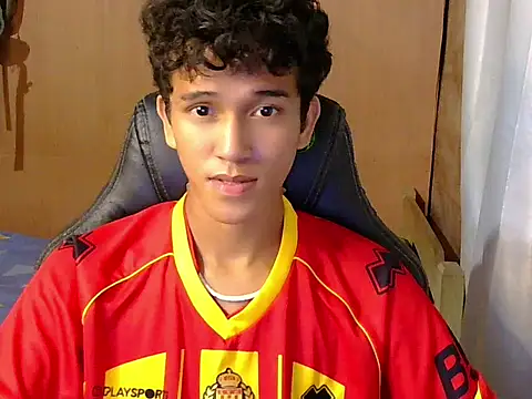 Chat +18 de hugekenbigcock ao vivo