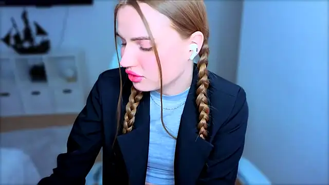 StellaLawless: онлайн-секс-чат