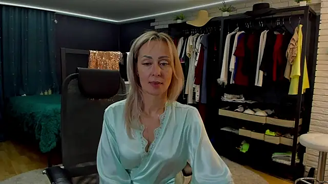 Julia_Cherry_ Chat XXX in diretta