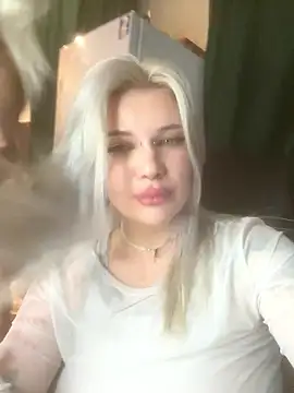 DriveThruDolls' Live XXX Chat