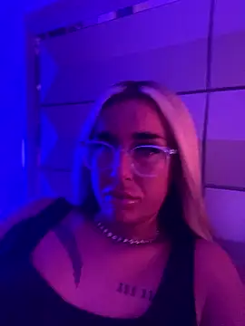 Chat XXX en directo de EllieMaeBaby