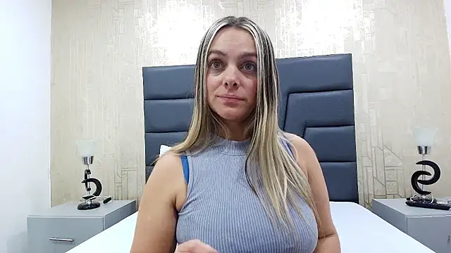 Isabella_Harley Chat XXX in diretta