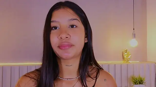 Aida_moreno Adlı Modelin Canlı XXX Sohbeti