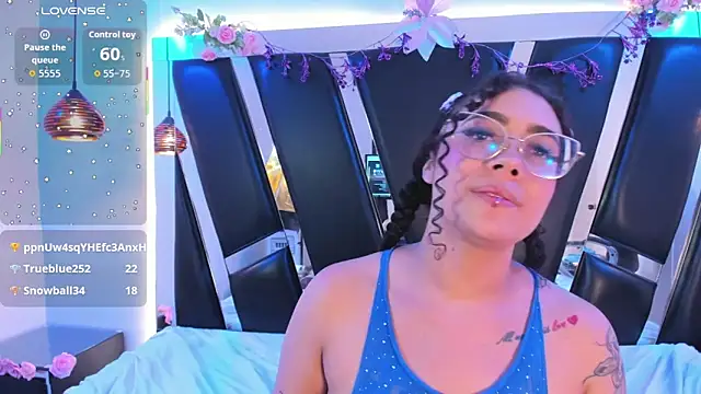 XXX chat uživo modela antonelllepiercee