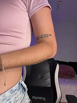 XXX chat uživo modela HoneyMollyX