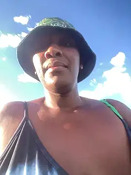 GiantClitHopex 即時 XXX 聊天