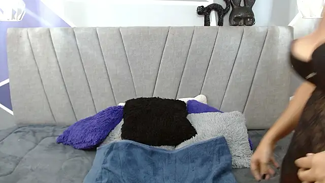 luna_merie Adlı Modelin Canlı XXX Sohbeti