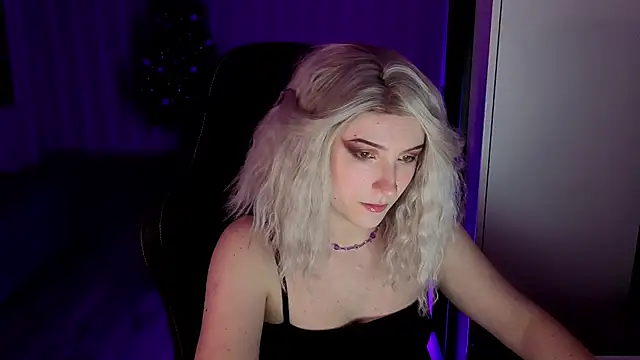 Show modela violet-siren-x na web-kameri