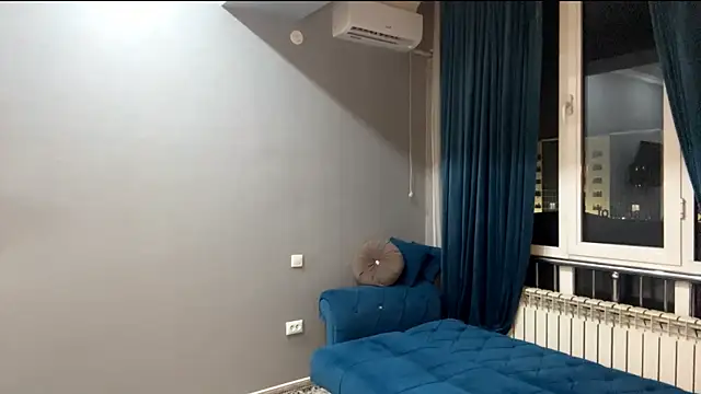 Ur_neighbor_Kira's Webcam Show