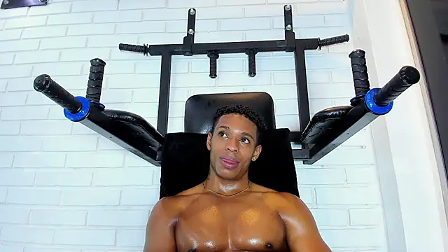 ItaloMoore Live XXX-chat