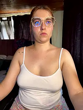 CoraVibes' Live XXX Chat