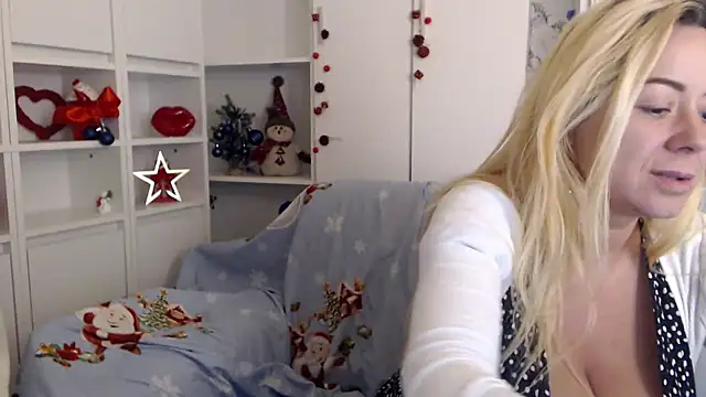 _karolynesyera_'s Live XXX Chat