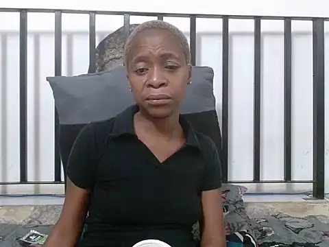 slenderbee2005 Adlı Modelin Web Kamerası Şovu