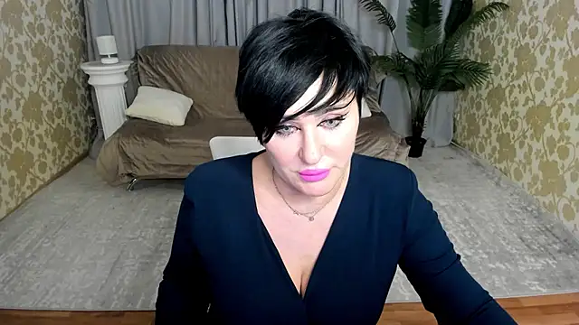 KiraTempt élő XXX-chatje