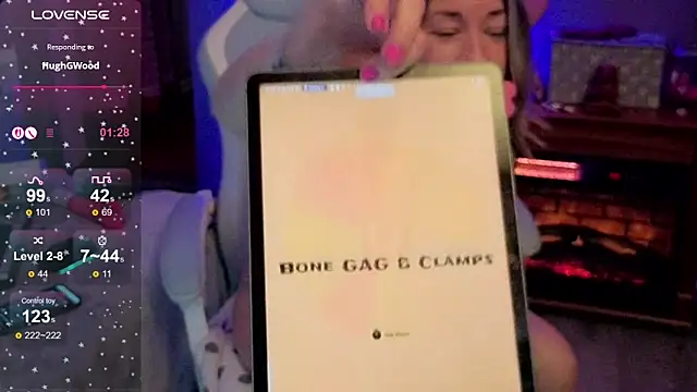 MiraKisss 即時 XXX 聊天