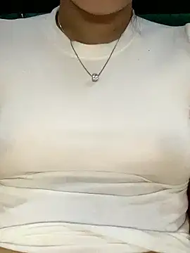 Bella_babei01 élő XXX-chatje