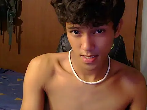 hugekenbigcock 在線直播表演