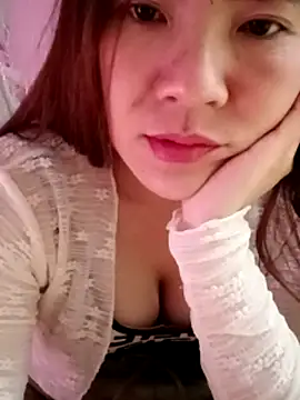 Lily-ross22 Adlı Modelin Canlı XXX Sohbeti