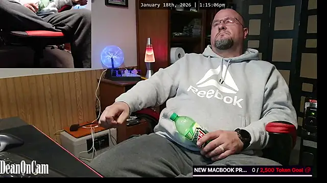 DeanonCam webkamerás műsora