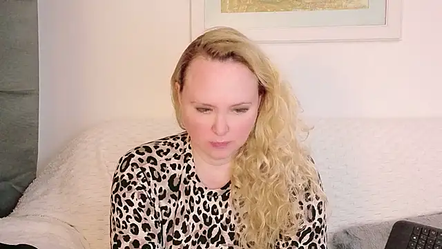 Sarah4you's Live XXX Chat