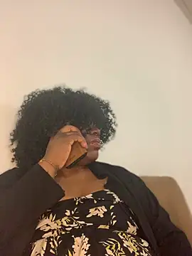 Chatroom XXX en direct de NYRIELLE