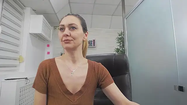 EllaMilf_ Live XXX-chat