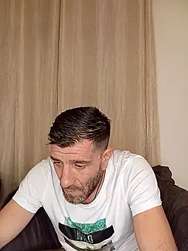 Alexdaniel89 即時 XXX 聊天