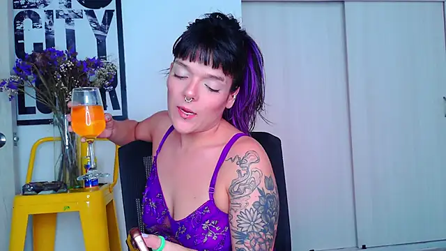 purple_em69 Adlı Modelin Canlı XXX Sohbeti