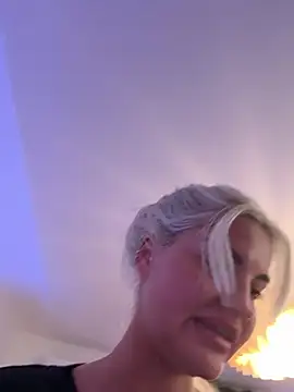 Nia_Blondie_X Chat XXX live