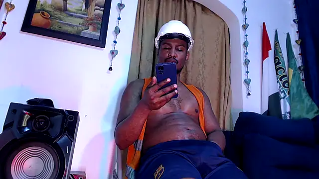 ElCaballeroNegro24: διαδικτυακό σόου στην κάμερα