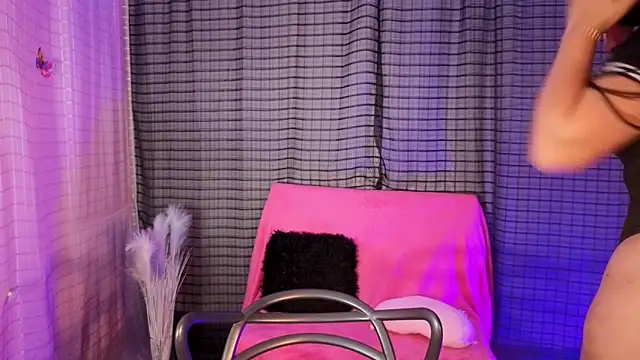 Kayleemorales Adlı Modelin Canlı XXX Sohbeti