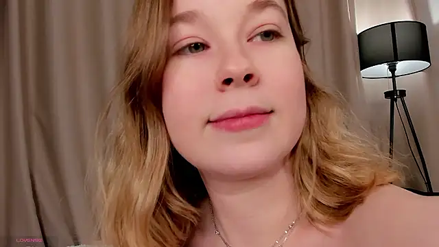 Chat +18 de MilaBooobs ao vivo