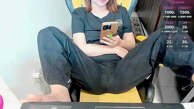 Clumsy_Girl 即時 XXX 聊天