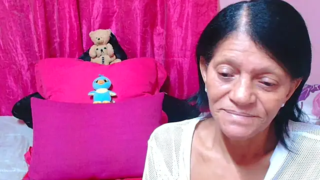 Chat +18 de SLUTTYROXY ao vivo