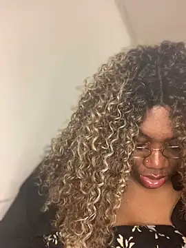 Chatroom XXX en direct de NYRIELLE