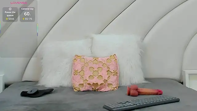 EloiseMontclair's Live XXX Chat