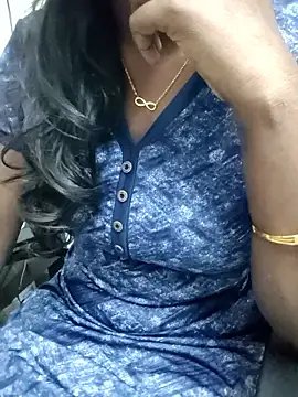 Chatroom XXX en direct de Tamilmallu-duskygirl03