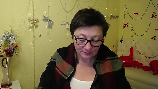 EmilyL0ve's Webcam Show