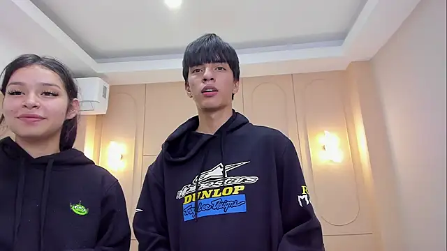 MiaAndLiamBenson Chat XXX live