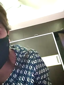 Tasty_Melody élő XXX-chatje