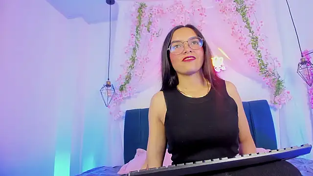 Chat +18 de eimi_rosse18 ao vivo